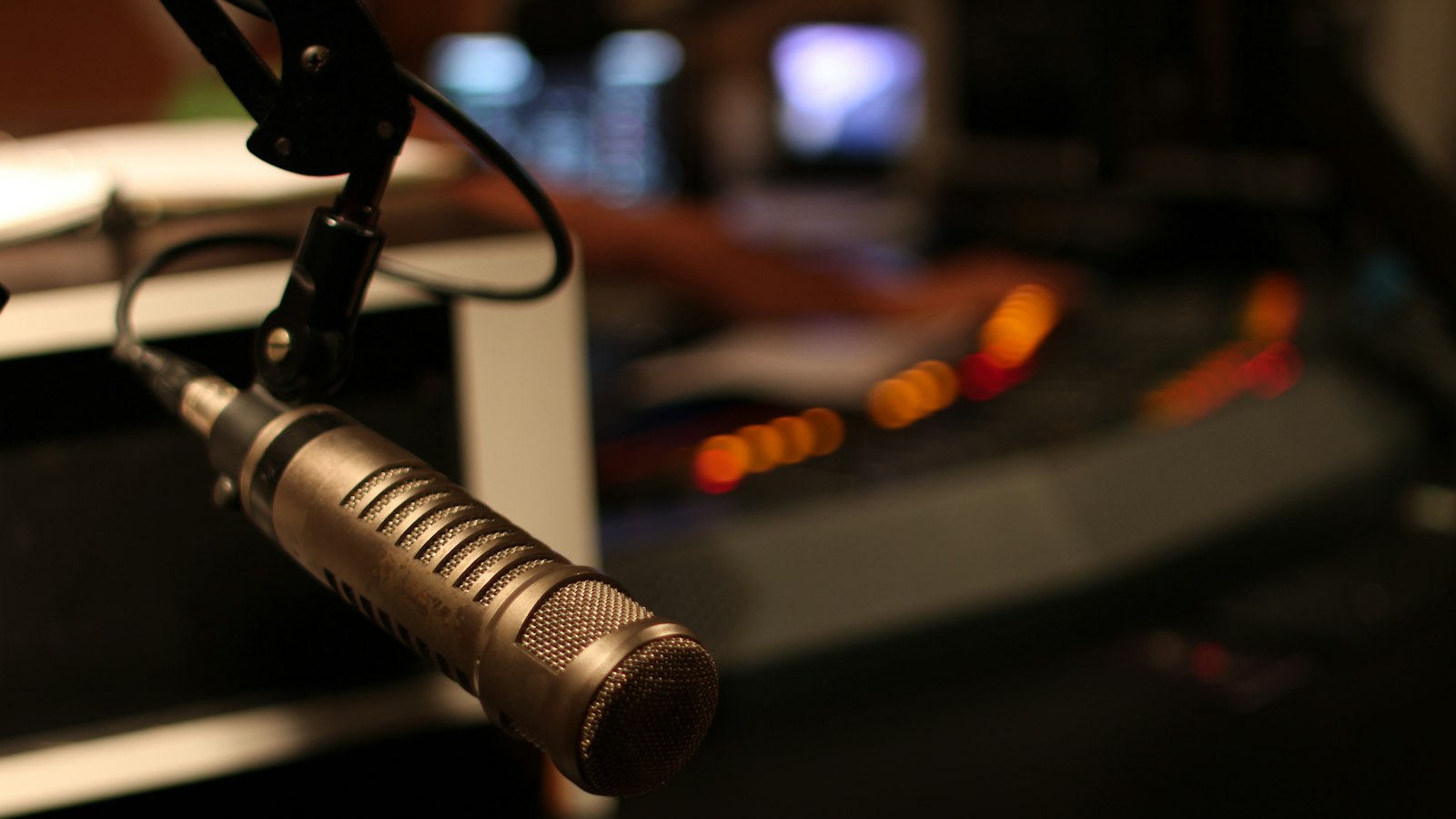 Radio Berita Online Indonesia: Dengar Kabar Terkini Live